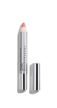 Specifically conceived for the little lines around the lips, Contour Fill pencil smoothes the appearance of lip surface.
